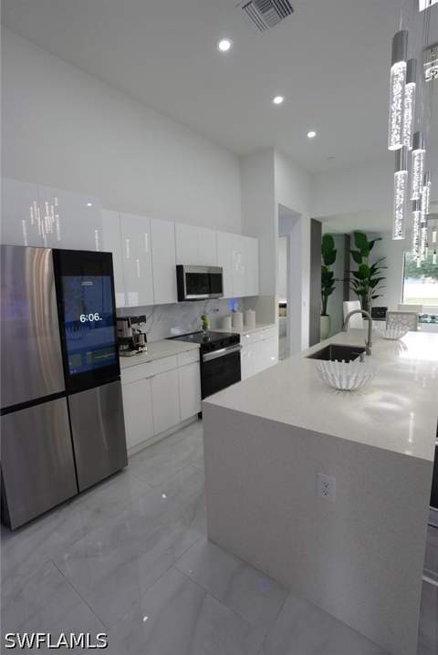 611 Lake Ave, Lehigh Acres FL - photo 15 of 42