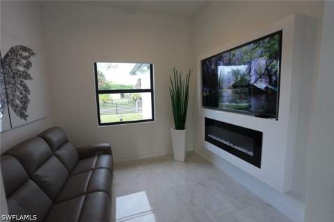 611 Lake Ave, Lehigh Acres FL - photo 9 of 42