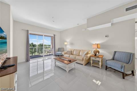 15901 Royal Pointe Ln 405, Fort Myers FL - photo 7 of 20