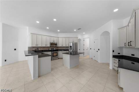 2628 Fairmont Cove Ct, Cape Coral FL - photo 16 of 50