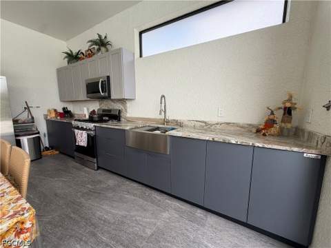 910 Venice Ave N, Lehigh Acres FL - photo 17 of 40