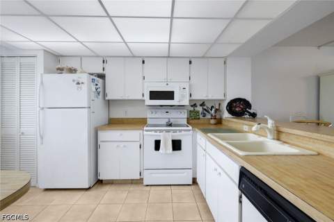 4253 Bay Beach Ln F1, Fort Myers Beach FL - photo 23 of 36