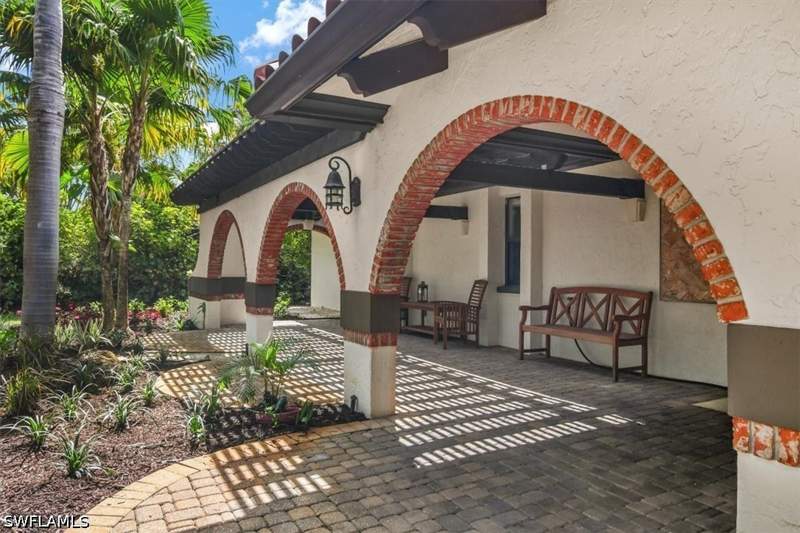 4 bedroom SingleFamilyResidence at 2429 Kings Lake Blvd, Kings Lake, Naples — photo 3