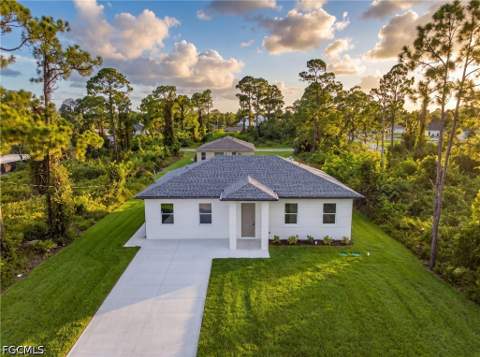 308 Mangonia Ave, Lehigh Acres FL - photo 6 of 26