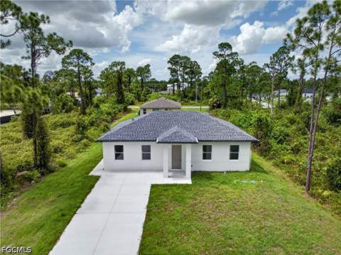 308 Mangonia Ave, Lehigh Acres FL - photo 7 of 26