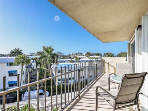 2150 Gulf Shore Blvd N 407, Naples FL - photo 17 of 40