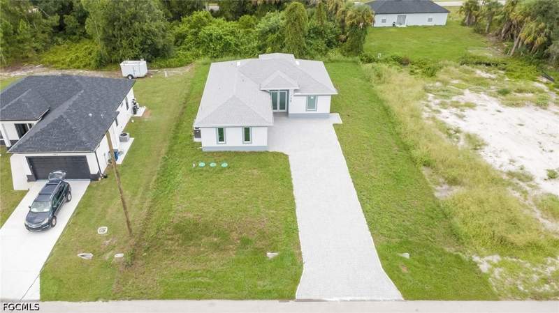 3 bedroom SingleFamilyResidence at 758 Bianca Ave S, Lehigh Acres, Lehigh Acres — photo 2
