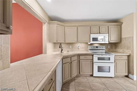1439 Larkspur Dr, Fort Myers FL - photo 15 of 44