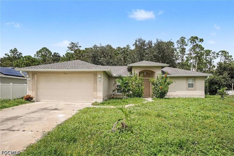 3 bedroom SingleFamilyResidence at 1916 Marlay Ave, Greenbriar, Lehigh Acres — photo 2