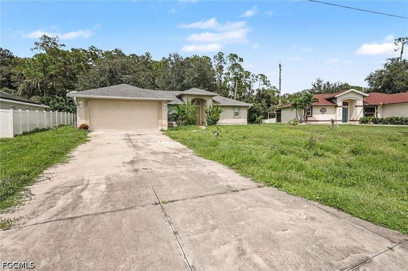 3 bedroom SingleFamilyResidence at 1916 Marlay Ave, Greenbriar, Lehigh Acres — photo 3