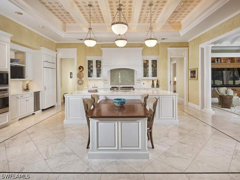 5 bedroom SingleFamilyResidence at 2129 Canna Ct, Isle Royale, Naples — photo 4