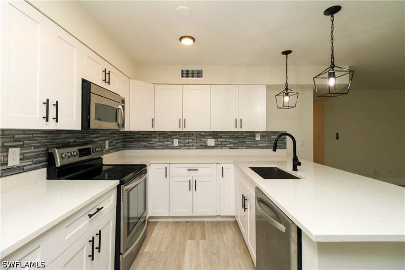 2 bedroom Attached at 129 Forest Lakes Blvd 129, Fairway Forest Villas, Naples — photo 3
