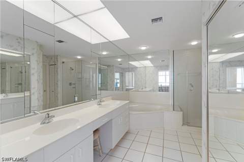 267 Barefoot Beach Blvd 204, Bonita Springs FL - photo 18 of 40