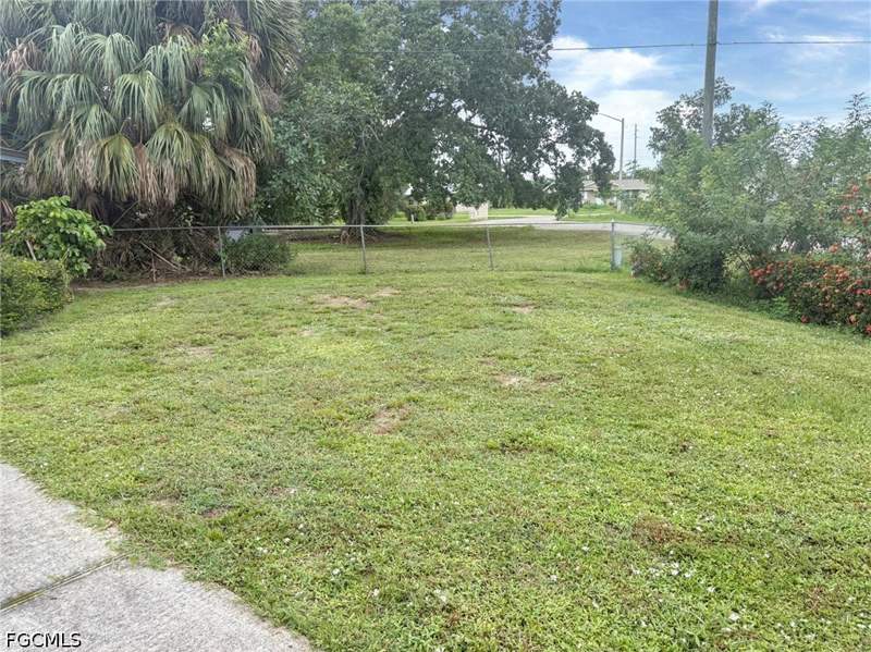 4 bedroom SingleFamilyResidence at 3751 Highland Ave, Fort Myers, Fort Myers — photo 4