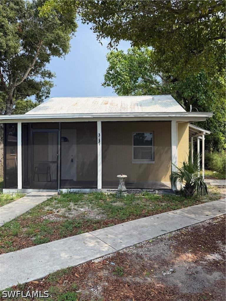 1 bedroom SingleFamilyResidence at 3131 Market St, Franklin Park, Fort Myers — photo 2