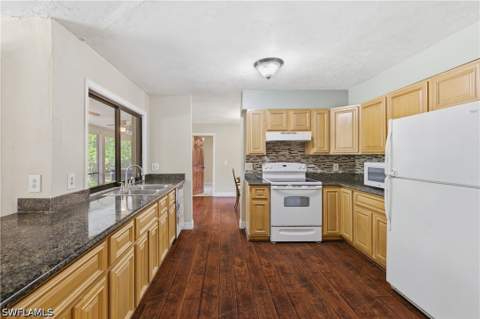 5681 Bur Oaks Ln, Naples FL - photo 18 of 27