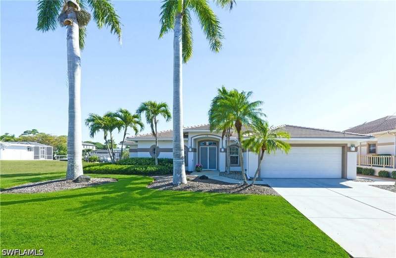 3 bedroom SingleFamilyResidence at 216 5th St W, Little Hickory Shores, Bonita Springs — photo 2