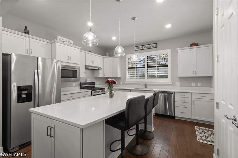 2 bedroom SingleFamilyResidence at 7202 Wilton Dr, Avery Square, Naples — photo 2