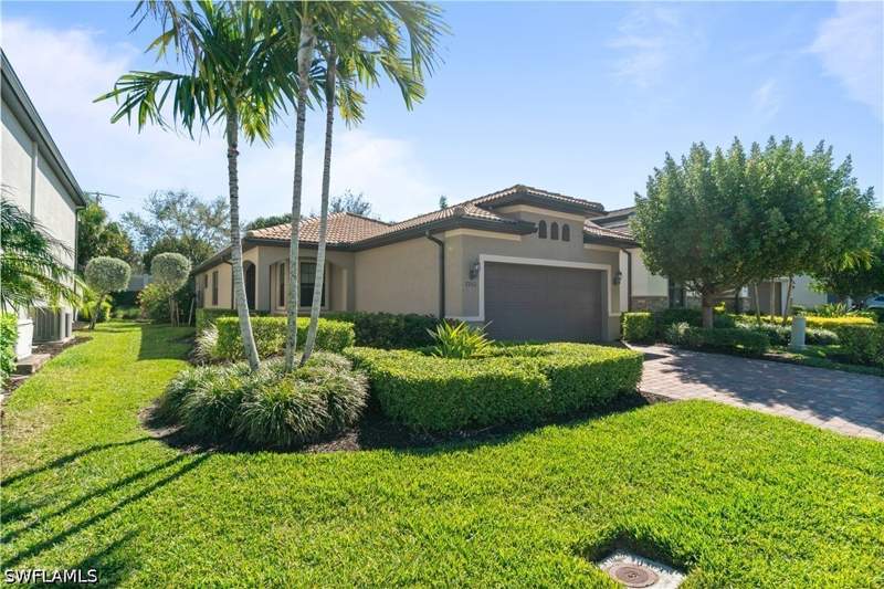 2 bedroom SingleFamilyResidence at 7202 Wilton Dr, Avery Square, Naples — photo 4