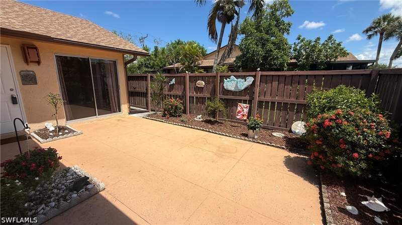 2 bedroom Attached at 6346 Royal Woods Dr, Royal Woods, Fort Myers — photo 4