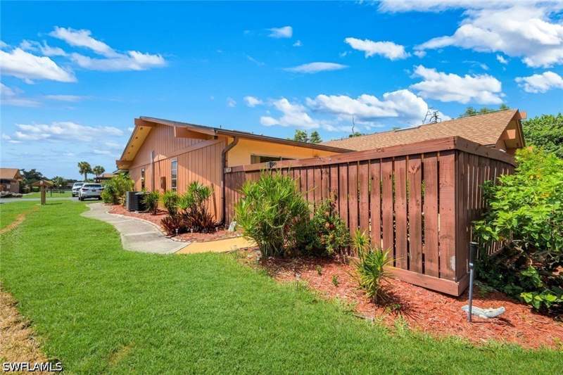 2 bedroom Attached at 6346 Royal Woods Dr, Royal Woods, Fort Myers — photo 5