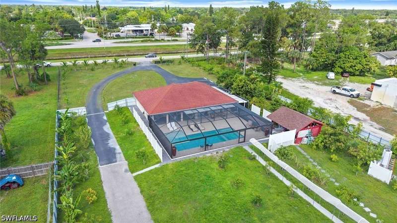 3 bedroom SingleFamilyResidence at 2070 39th St SW, Golden Gate Estates, Naples — photo 2
