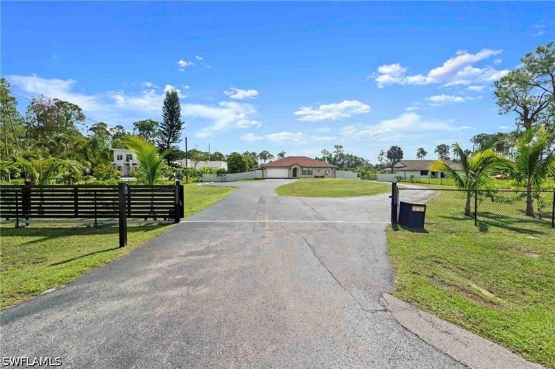 3 bedroom SingleFamilyResidence at 2070 39th St SW, Golden Gate Estates, Naples — photo 3