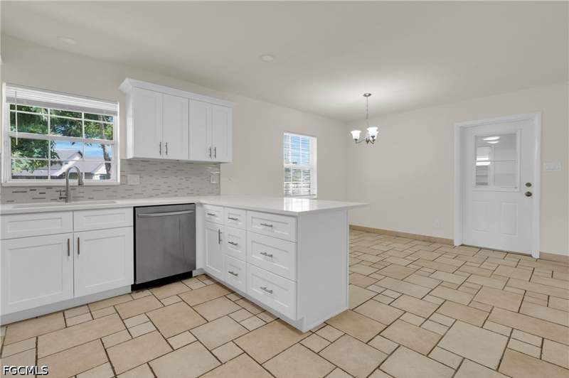 3 bedroom SingleFamilyResidence at 4301 New St, Fort Myers, Fort Myers — photo 3