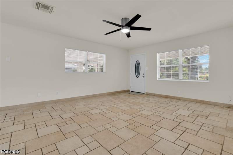 3 bedroom SingleFamilyResidence at 4301 New St, Fort Myers, Fort Myers — photo 5