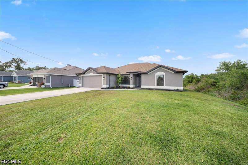 4 bedroom SingleFamilyResidence at 490 windermere Dr, Greenbriar, Lehigh Acres — photo 2
