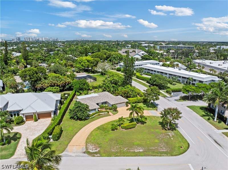 3 bedroom SingleFamilyResidence at 717 Rudder Rd, Moorings, Naples — photo 2