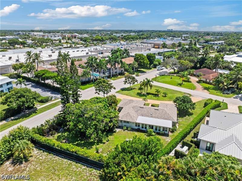 3 bedroom SingleFamilyResidence at 717 Rudder Rd, Moorings, Naples — photo 3