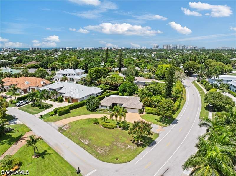 3 bedroom SingleFamilyResidence at 717 Rudder Rd, Moorings, Naples — photo 5