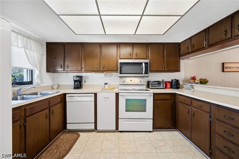 2 bedroom Condominium at 4640 Chantelle Dr N203, Fountains IV, Naples — photo 5
