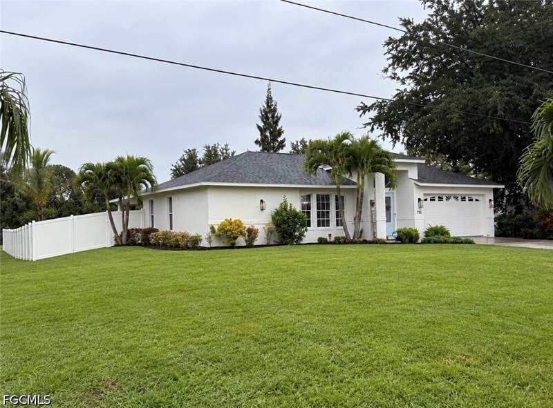 3 bedroom SingleFamilyResidence at 733 Arundel Cir, Mirror Lakes, Fort Myers — photo 3
