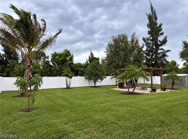 3 bedroom SingleFamilyResidence at 733 Arundel Cir, Mirror Lakes, Fort Myers — photo 5