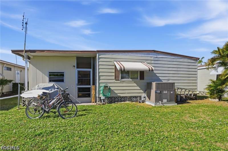 2 bedroom ManufacturedHome at 14734 Patrick Henry Rd 292, Old Bridge Village, North Fort Myers — photo 3