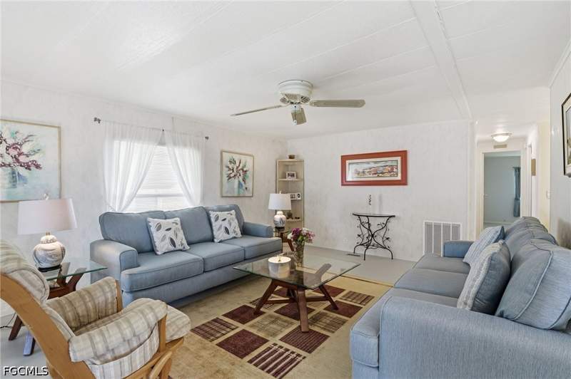 2 bedroom ManufacturedHome at 14734 Patrick Henry Rd 292, Old Bridge Village, North Fort Myers — photo 4