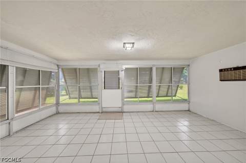 5586 Pendlewood Ln, Fort Myers FL - photo 11 of 39