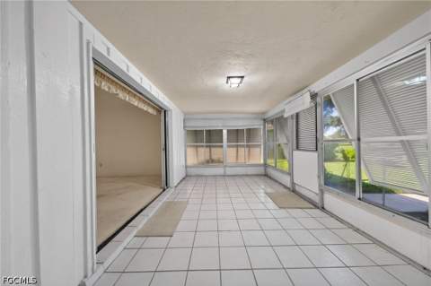 5586 Pendlewood Ln, Fort Myers FL - photo 13 of 39