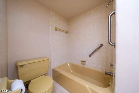 5586 Pendlewood Ln, Fort Myers FL - photo 19 of 39