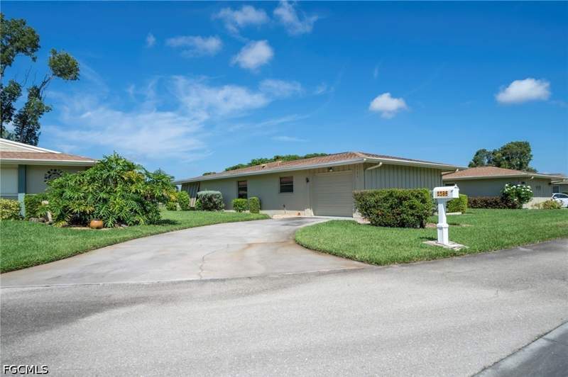 2 bedroom Attached at 5586 Pendlewood Ln, Whiskey Creek Village Green, Fort Myers — photo 2