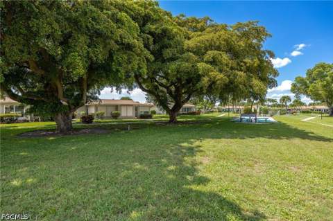5586 Pendlewood Ln, Fort Myers FL - photo 22 of 39