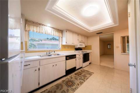 5586 Pendlewood Ln, Fort Myers FL - photo 6 of 39