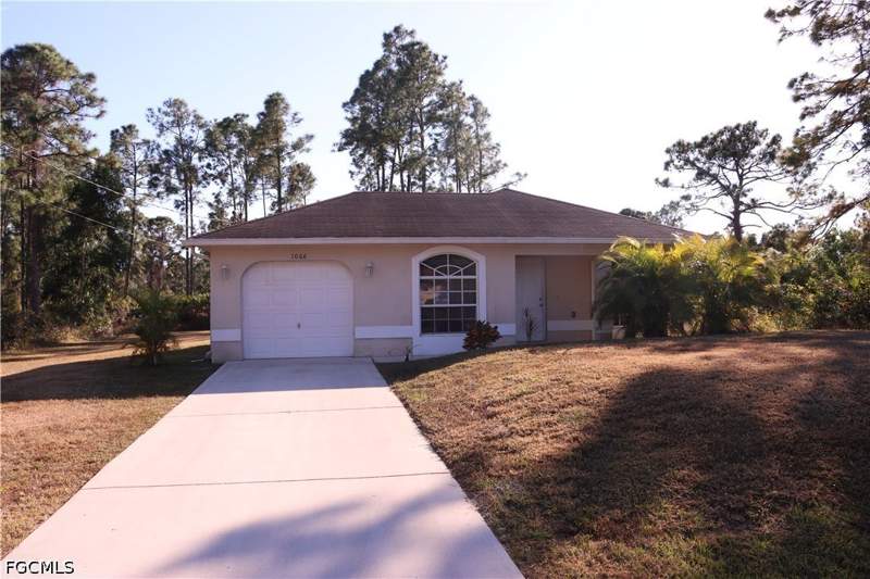 3 bedroom SingleFamilyResidence at 1066 Barnett St E, Lehigh Acres, Lehigh Acres — photo 2