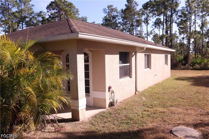 3 bedroom SingleFamilyResidence at 1066 Barnett St E, Lehigh Acres, Lehigh Acres — photo 3