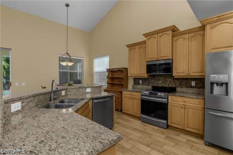 12835 Fox Hollow Cir, Fort Myers FL - photo 17 of 49