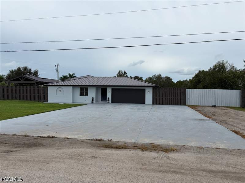 3 bedroom SingleFamilyResidence at 18521 Leetana Rd, North Fort Myers, North Fort Myers — photo 3