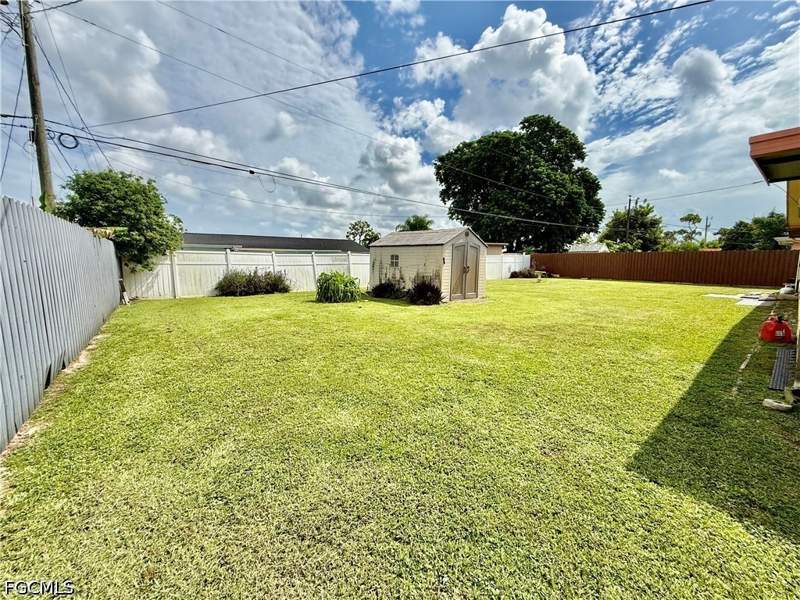 3 bedroom SingleFamilyResidence at 1219 Dunndale St, Wedgewood, Lehigh Acres — photo 3