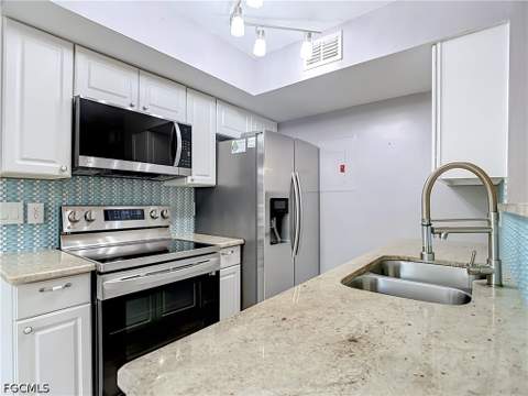 12520 Equestrian Cir 315, Fort Myers FL - photo 11 of 32